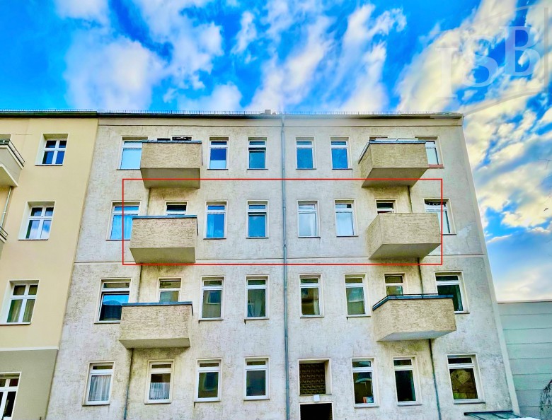 Hell und ruhig: sehr schön modernisierte Eigentumswohnung im 2.OG mit 2 Balkonen